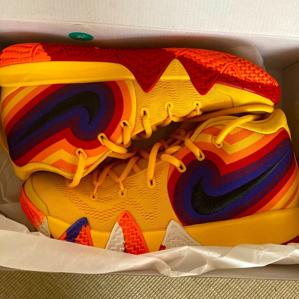Kyrie 4 1970s Sneakers